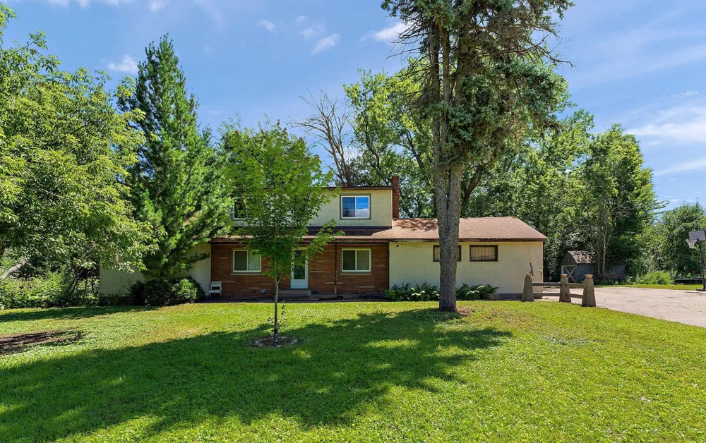 2300 Pagel Road Mendota Heights, MN 55120