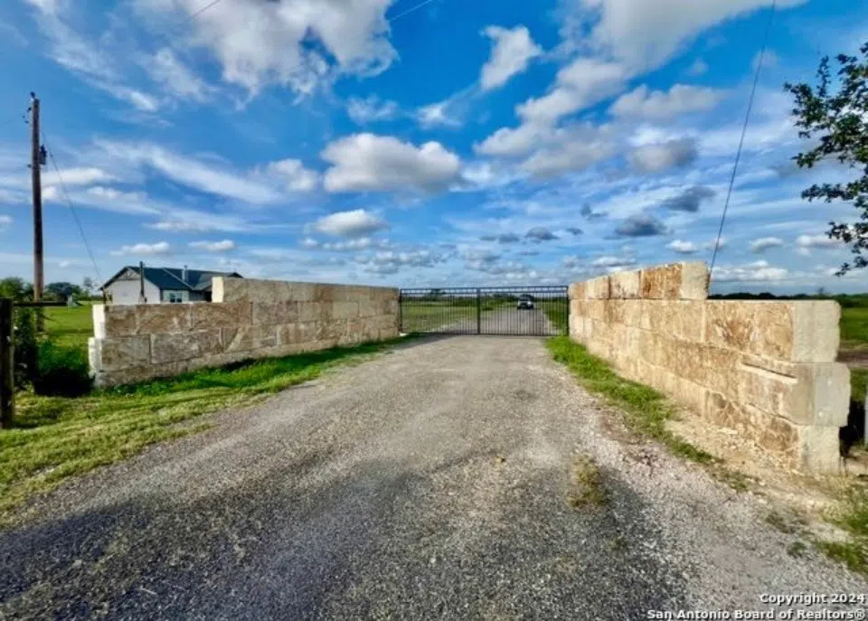 117 Paisano Trail Beeville, TX 78102