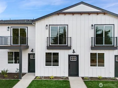 669 W Hendrickson #4