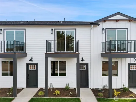 669 W Hendrickson #7