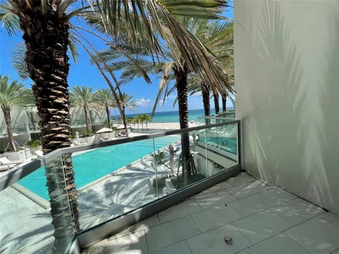 18501 Collins Avenue #Cabana 27