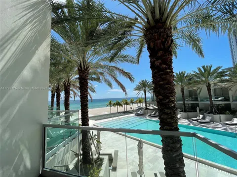 18501 Collins Avenue #Cabana 22