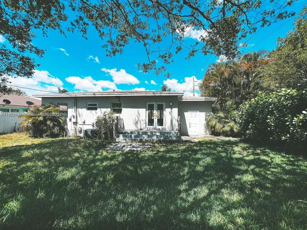 1231 16th Ct Hollywood, FL 33020