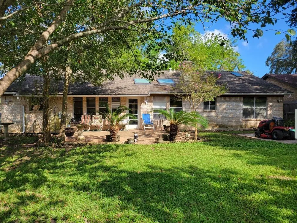 209 Montclaire Dr Drive West Columbia, TX 77486