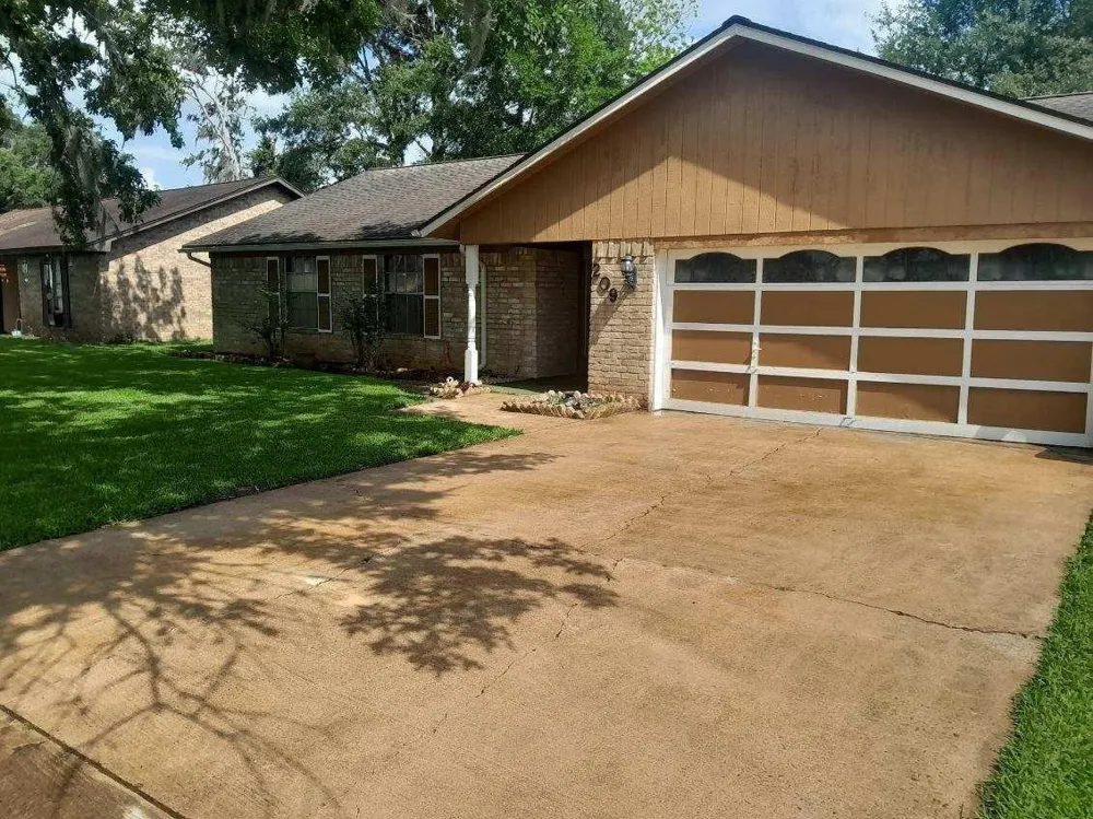 209 Montclaire Dr Drive West Columbia, TX 77486