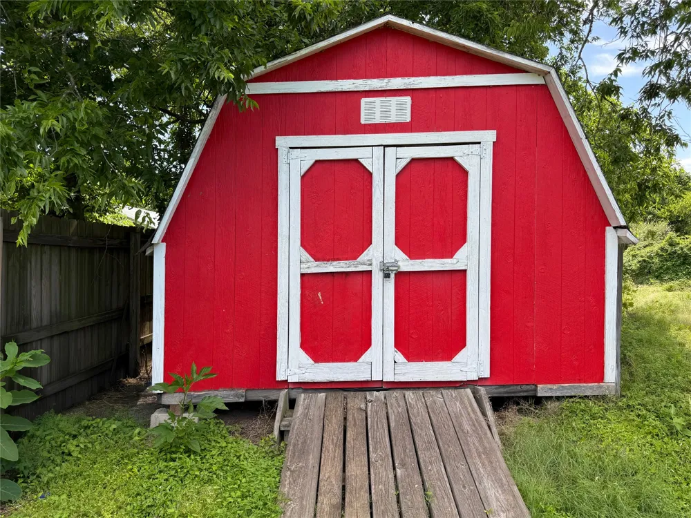 845 Caldwell Street Lexington, TX 78947