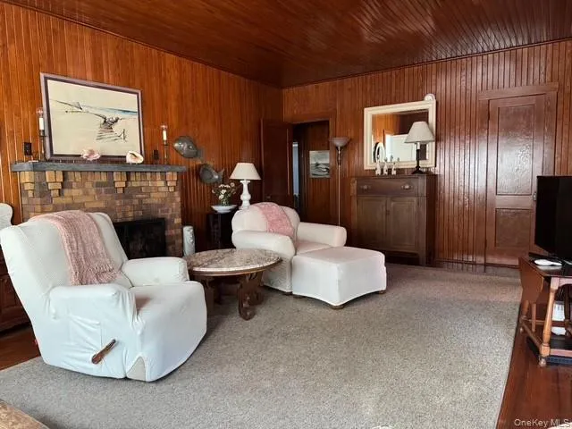 850 Evergreen Walk Ocean Beach, NY 11770