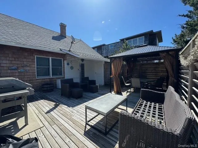 850 Evergreen Walk Ocean Beach, NY 11770