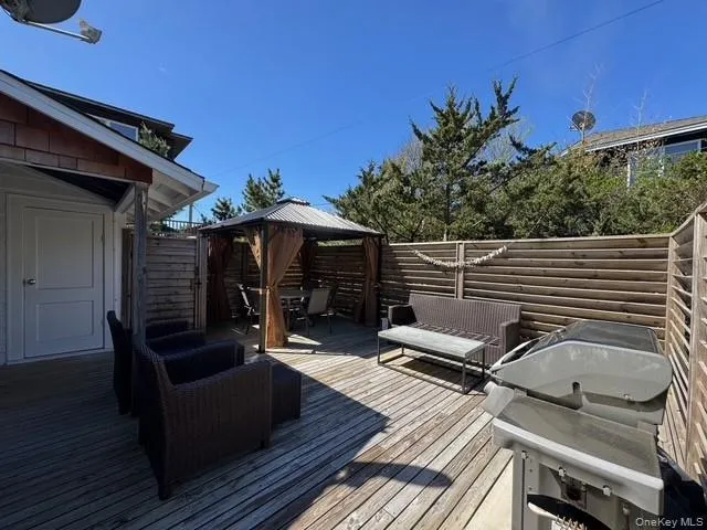 850 Evergreen Walk Ocean Beach, NY 11770