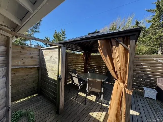 850 Evergreen Walk Ocean Beach, NY 11770