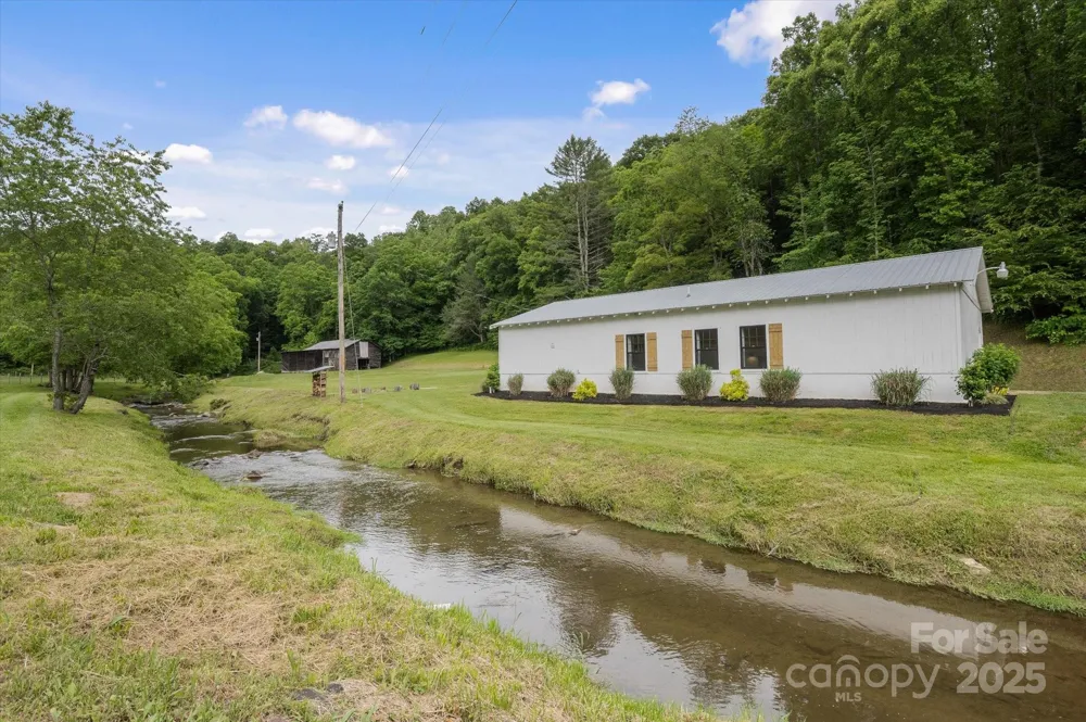 942 Paint Fork Road Mars Hill, NC 28754