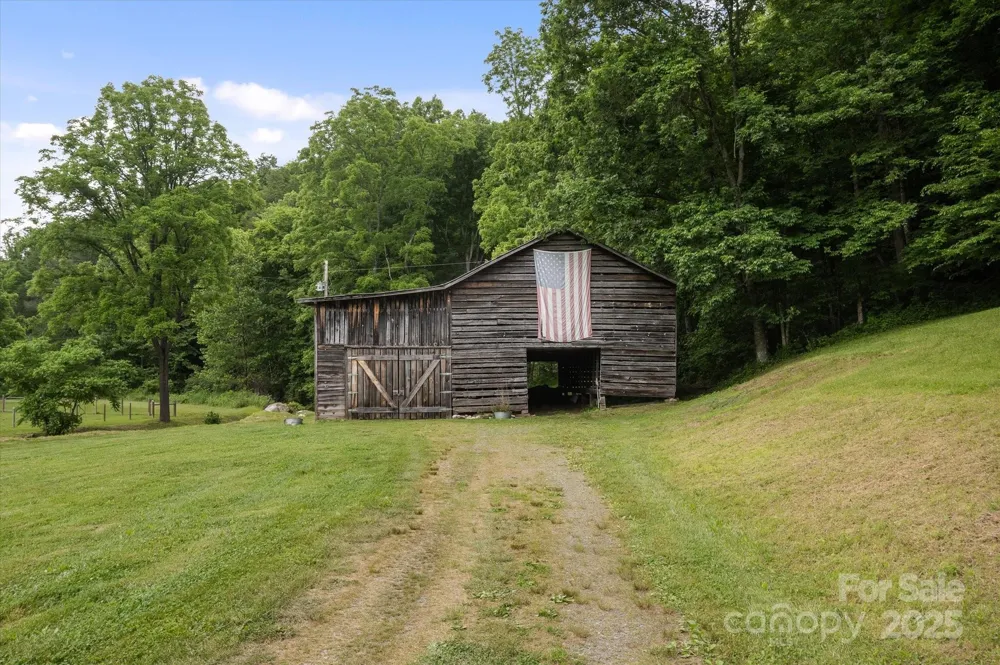 942 Paint Fork Road Mars Hill, NC 28754