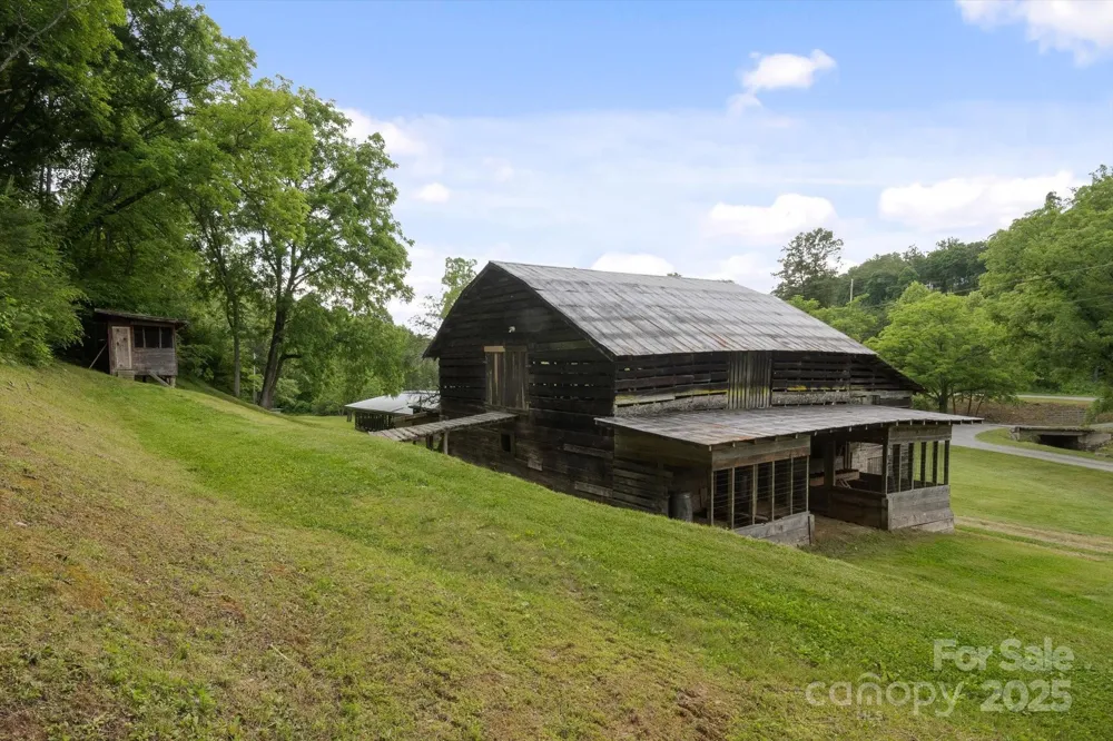 942 Paint Fork Road Mars Hill, NC 28754