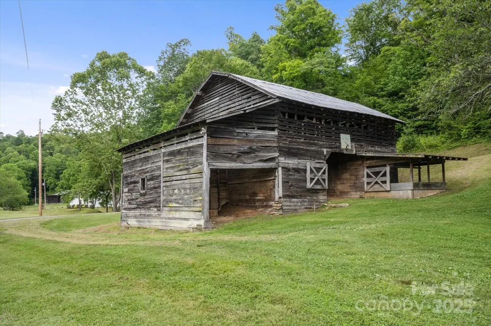 942 Paint Fork Road Mars Hill, NC 28754