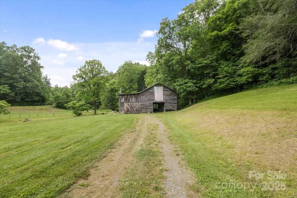 942 Paint Fork Road Mars Hill, NC 28754