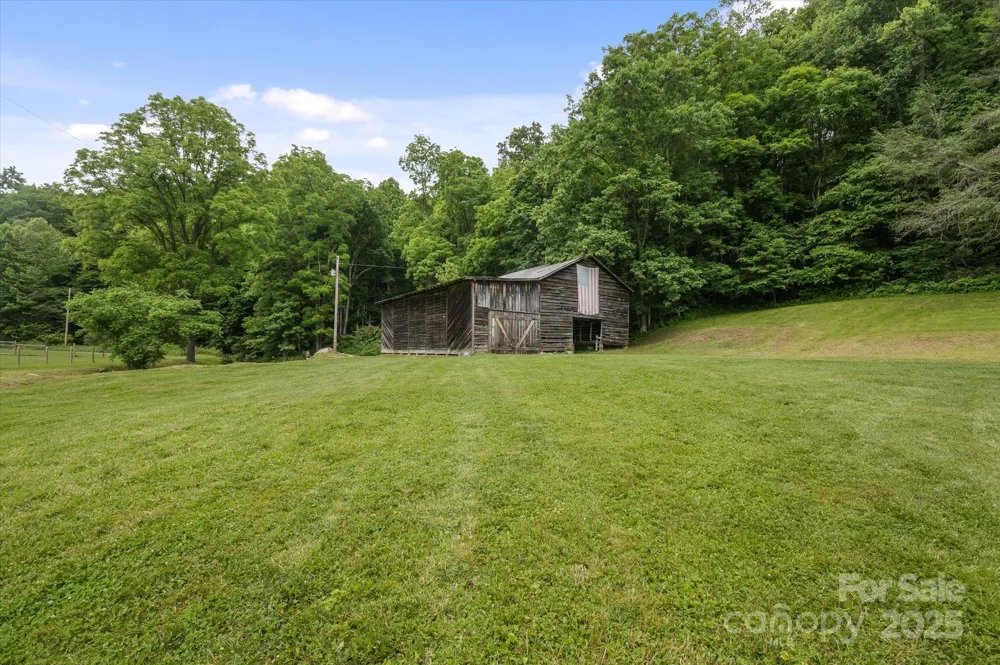 942 Paint Fork Road Mars Hill, NC 28754
