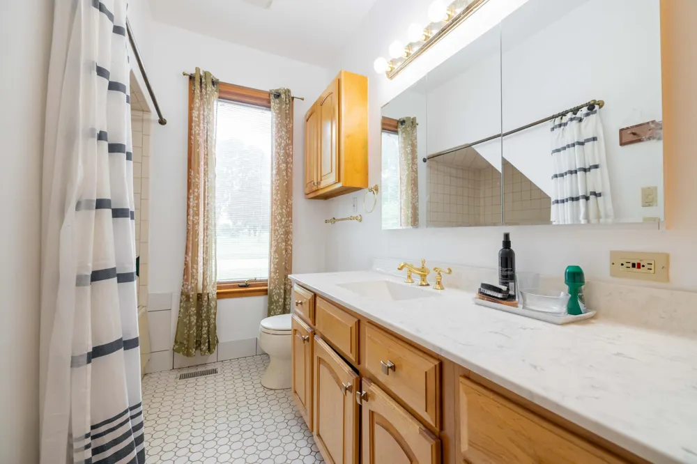 25653 W River Road Grosse Ile, MI 48138