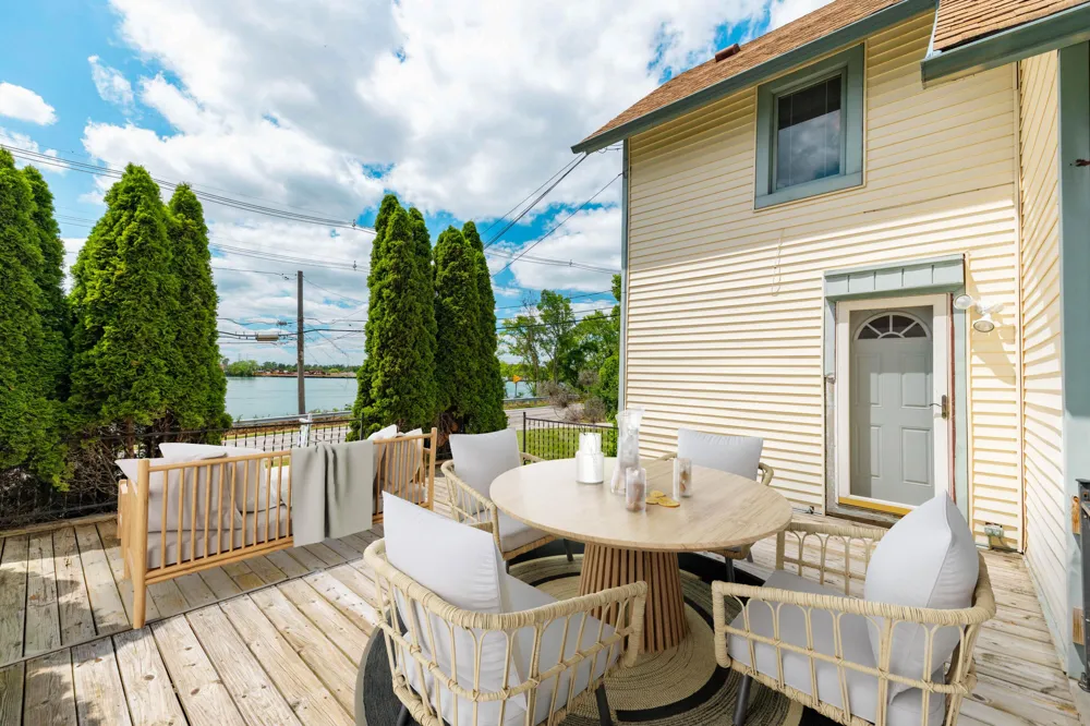 25653 W River Road Grosse Ile, MI 48138