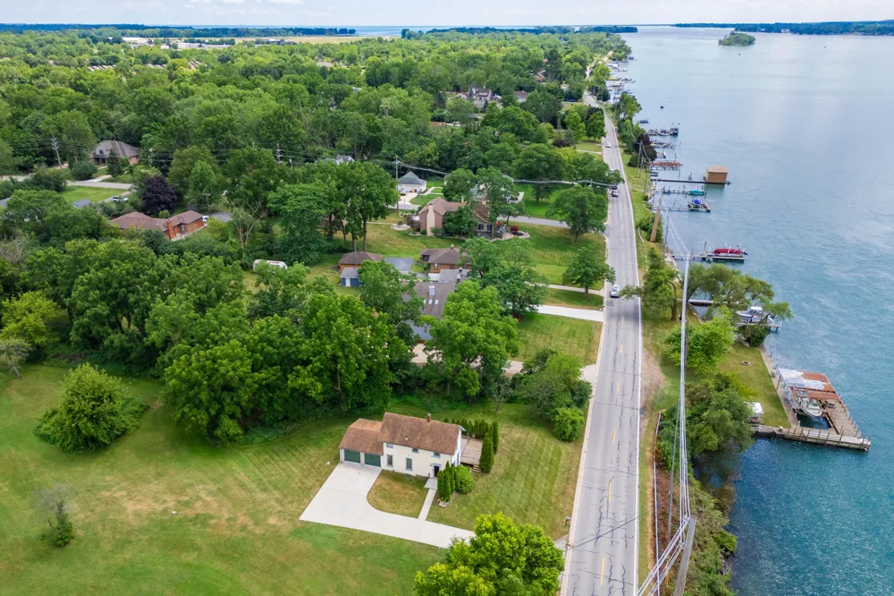 25653 W River Road Grosse Ile, MI 48138