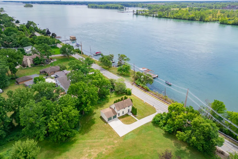 25653 W River Road Grosse Ile, MI 48138