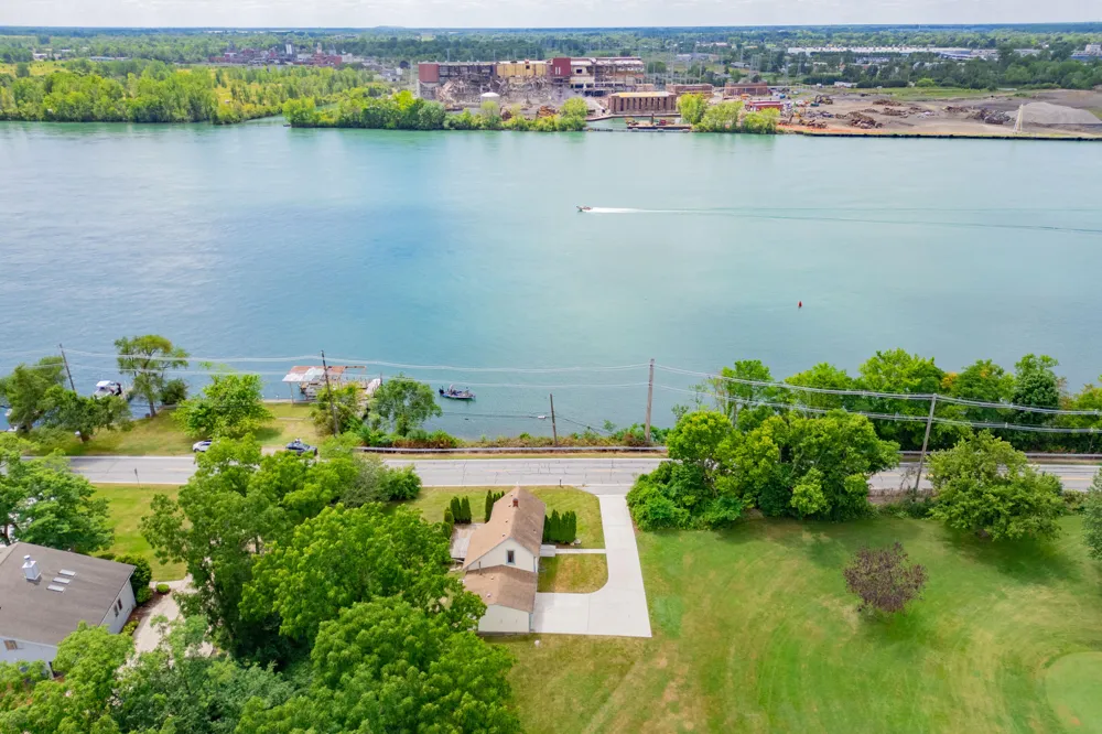 25653 W River Road Grosse Ile, MI 48138