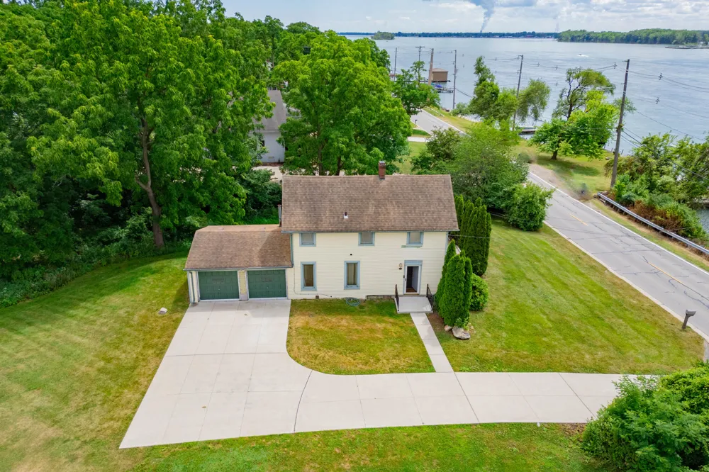 25653 W River Road Grosse Ile Township, MI 48138