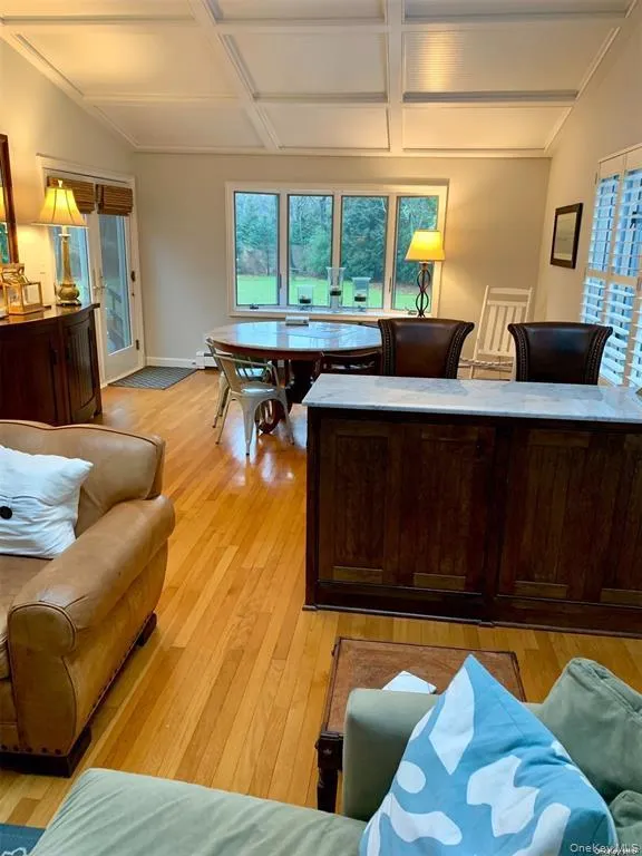 6 Lynn Court Hampton Bays, NY 11946
