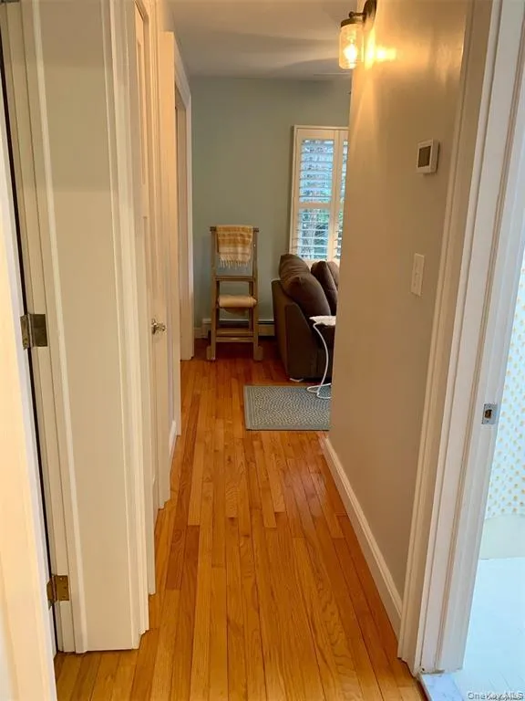 6 Lynn Court Hampton Bays, NY 11946