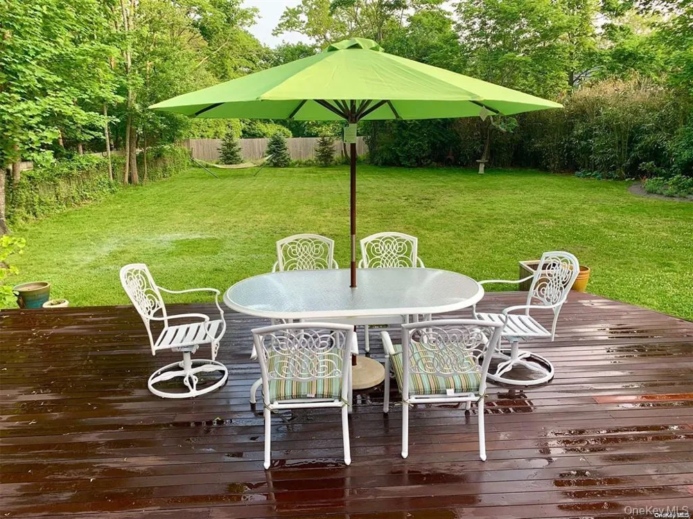 6 Lynn Court Hampton Bays, NY 11946