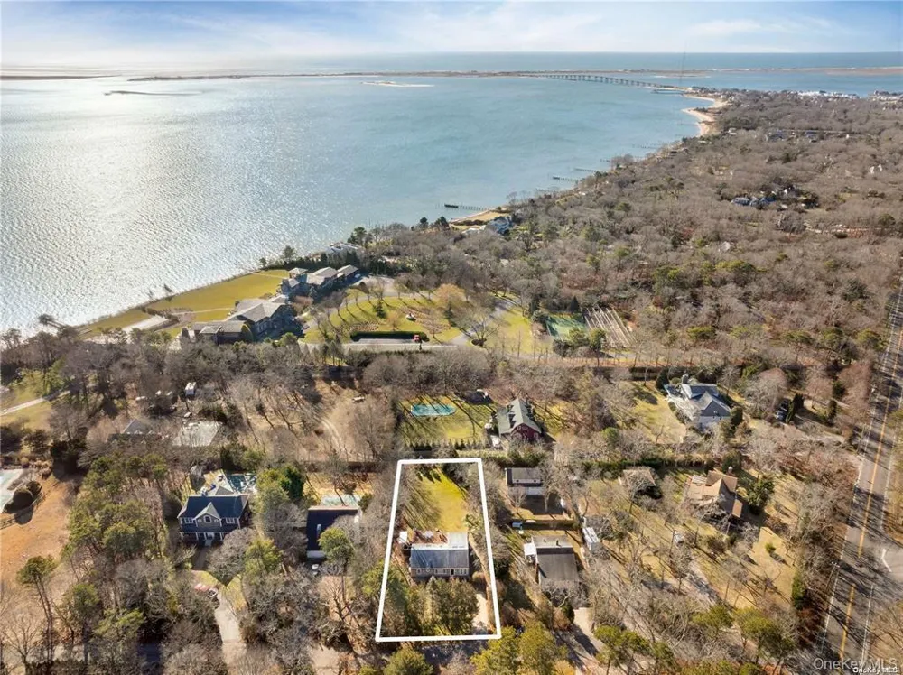 6 Lynn Court Hampton Bays, NY 11946