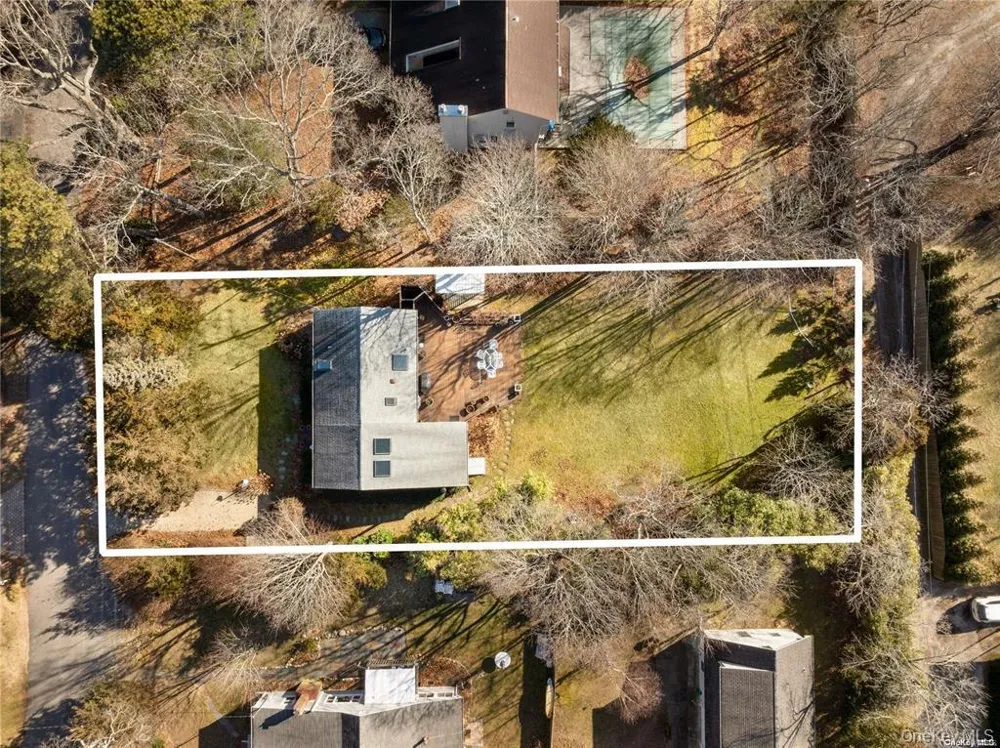 6 Lynn Court Hampton Bays, NY 11946