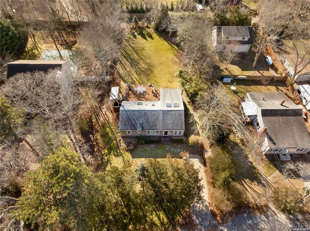 6 Lynn Court Hampton Bays, NY 11946