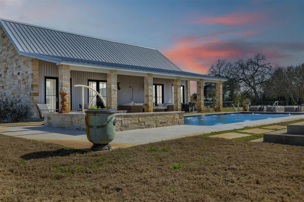 4620 Treybig - A Loop Fayetteville, TX 78940