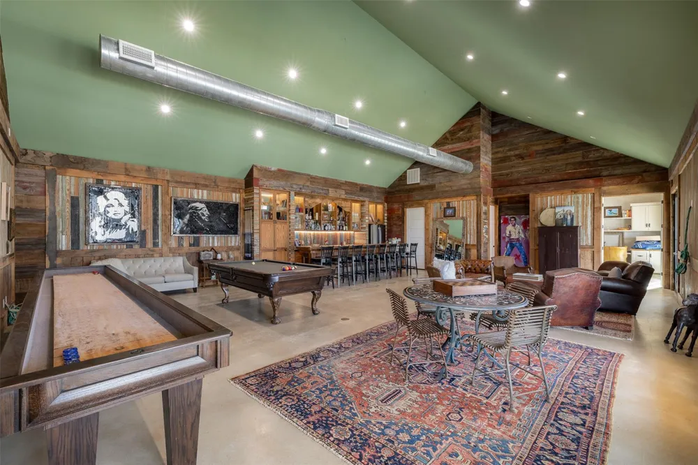 4620 Treybig - A Loop Fayetteville, TX 78940
