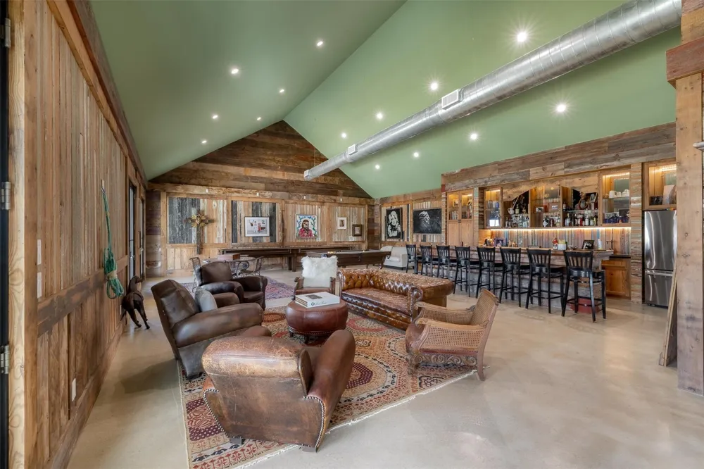 4620 Treybig - A Loop Fayetteville, TX 78940
