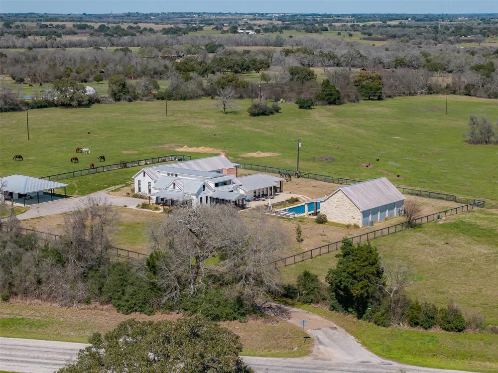 4620 Treybig - A Loop Fayetteville, TX 78940