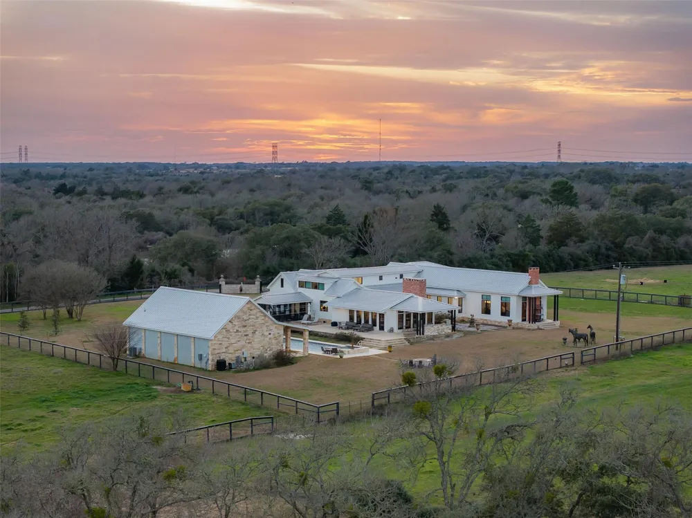 4620 Treybig - A Loop Fayetteville, TX 78940