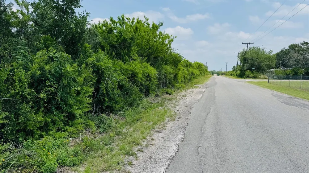 2 Ridgeway Lane Beeville, TX 78102