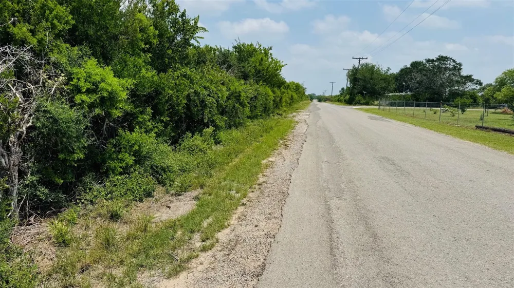 2 Ridgeway Lane Beeville, TX 78102