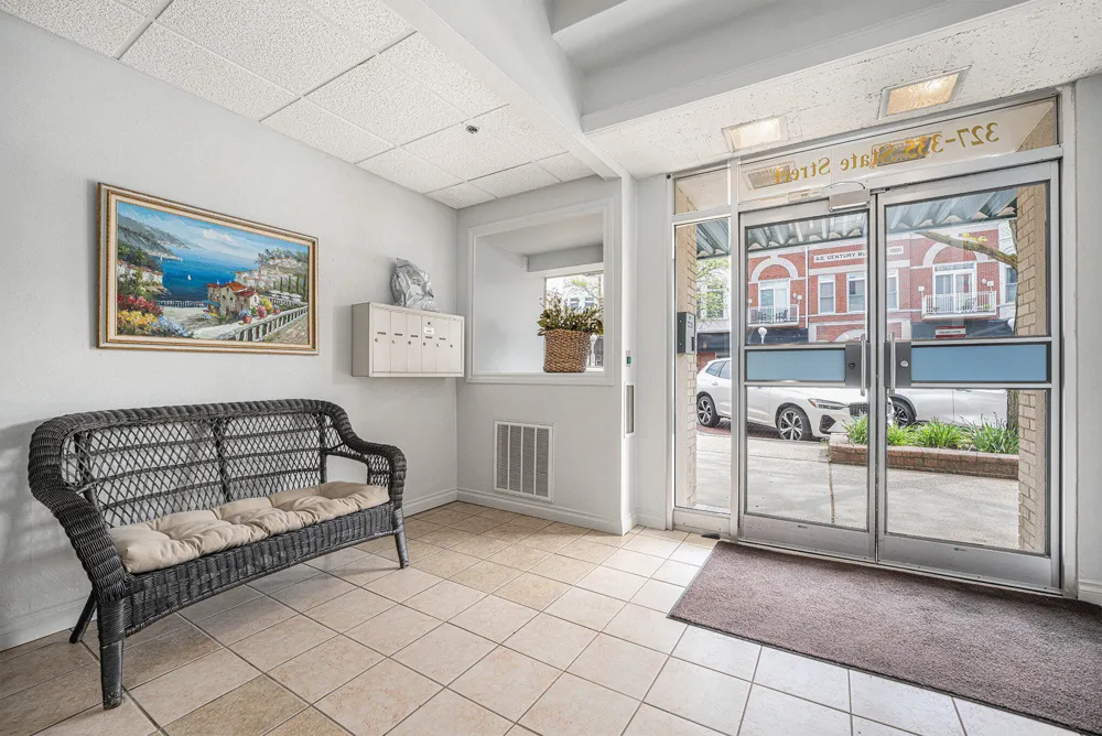 327 State Street ##2 St. Joseph, MI 49085