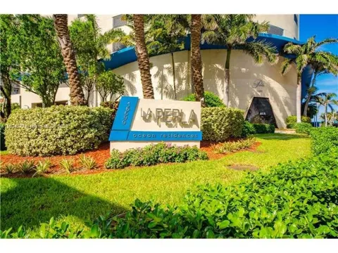 16699 COLLINS AVE #3601