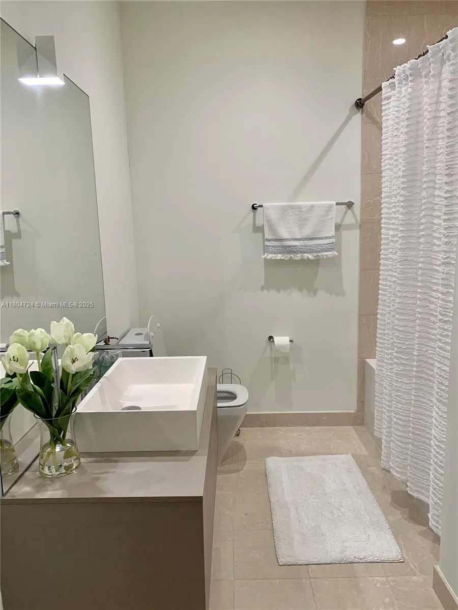 1000 Brickell Plz #1805 Miami, FL 33131