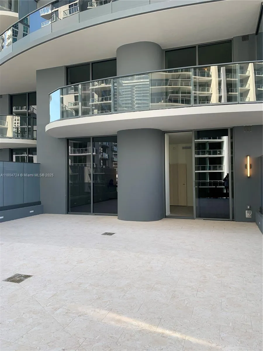 1000 Brickell Plz #1805 Miami, FL 33131