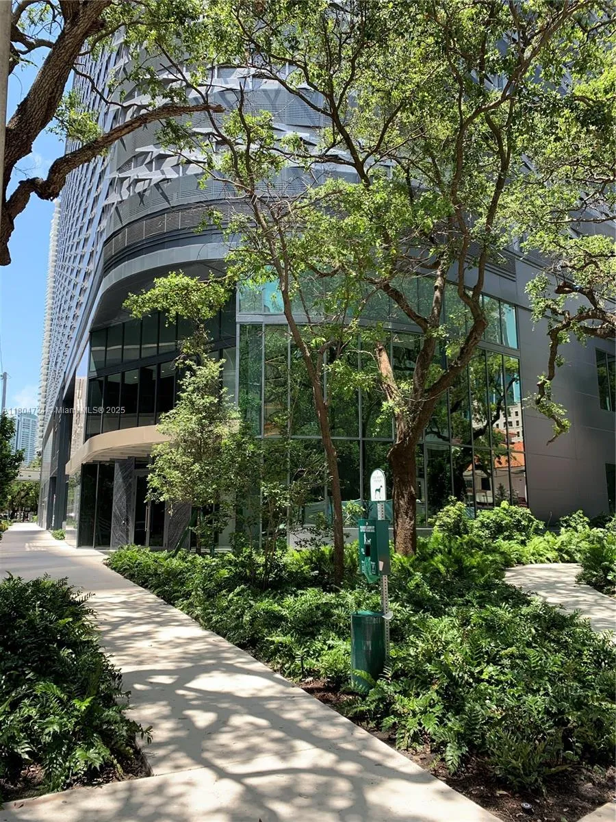 1000 Brickell Plz #1805 Miami, FL 33131