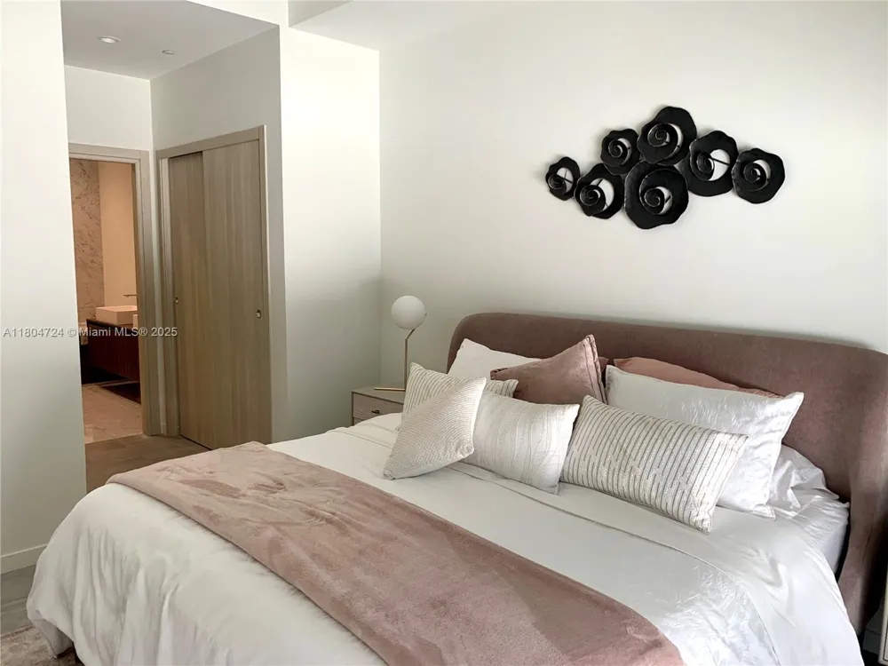 1000 Brickell Plz #1805 Miami, FL 33131
