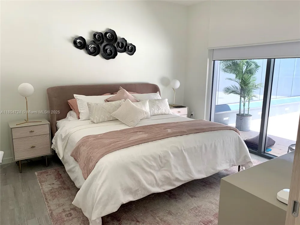 1000 Brickell Plz #1805 Miami, FL 33131