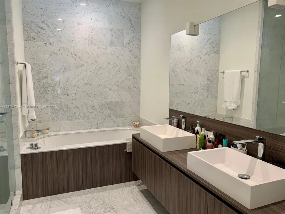 1000 Brickell Plz #1805 Miami, FL 33131