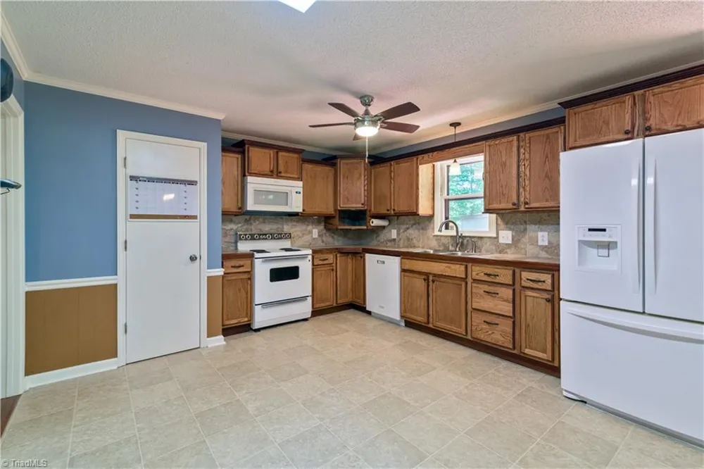 1625 Eagle Crest Drive Pfafftown, NC 27040