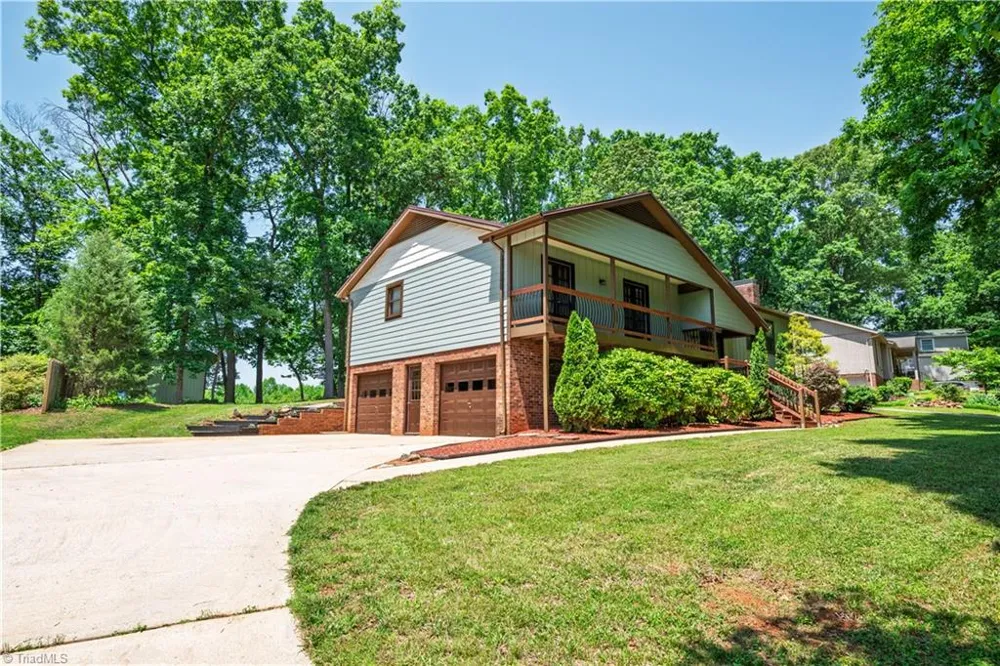 1625 Eagle Crest Drive Pfafftown, NC 27040