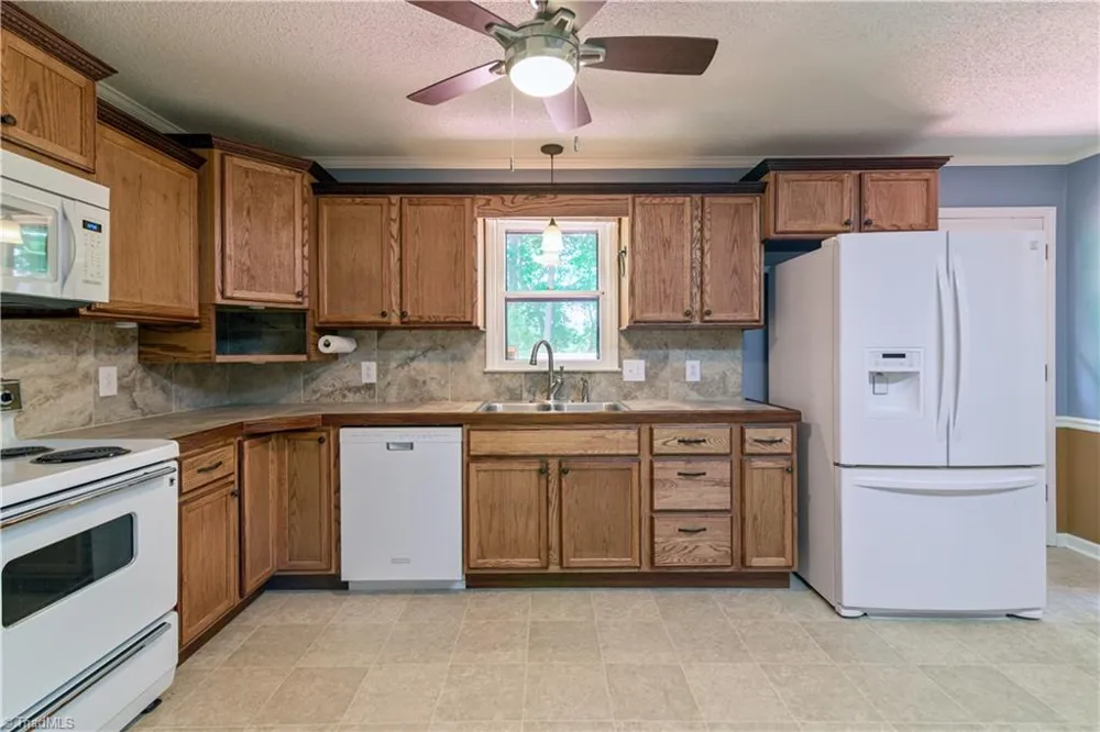 1625 Eagle Crest Drive Pfafftown, NC 27040